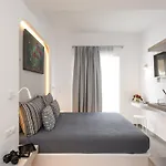 مينا استوديوز 4*