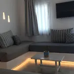مينا استوديوز 4* بلاتيس يالوس