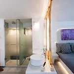 مينا استوديوز 4*