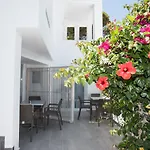 مينا استوديوز 4*