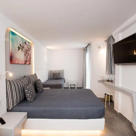 Mina Aparthotel 3*