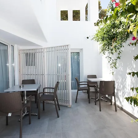 Mina Aparthotel 3*