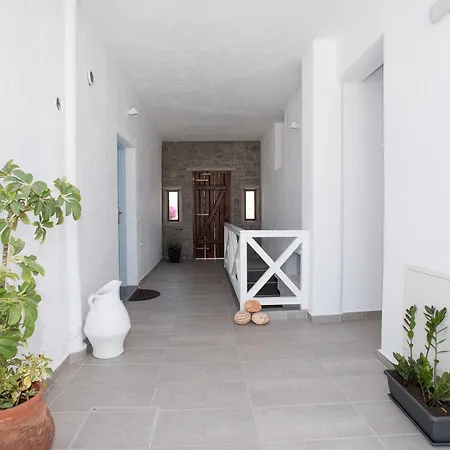 Mina Aparthotel 4*