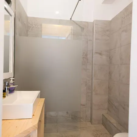 Mina Platys Gialos (Mykonos)